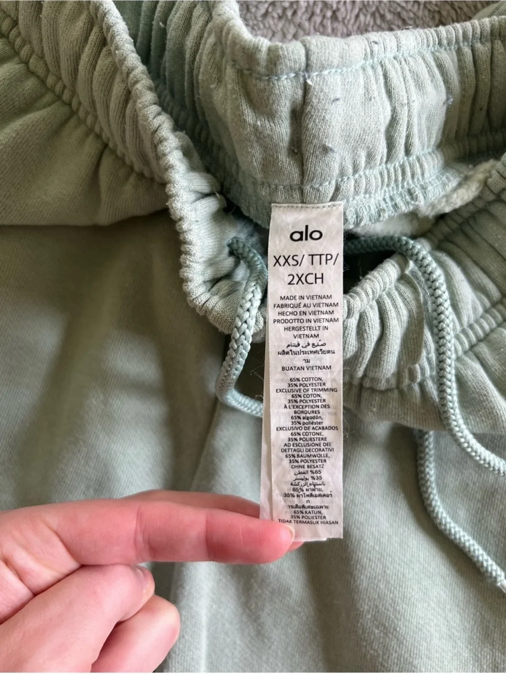 Alo Yoga Women’s Mint Green Accolade Sweatpants XXS